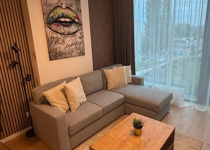 Chic 1br & 1lr Panoramic Sky View Apartment *